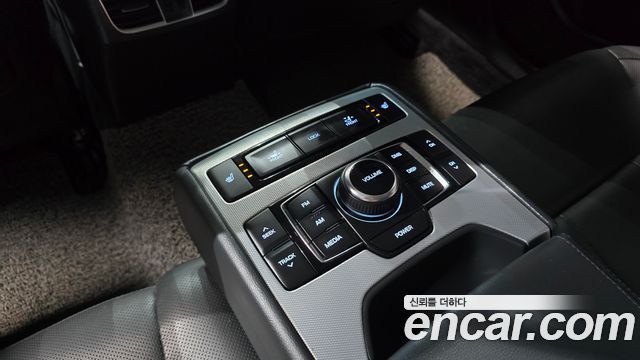 Genesis G80 2017 — photo 24