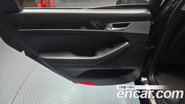 Genesis G80 2017 — photo 15