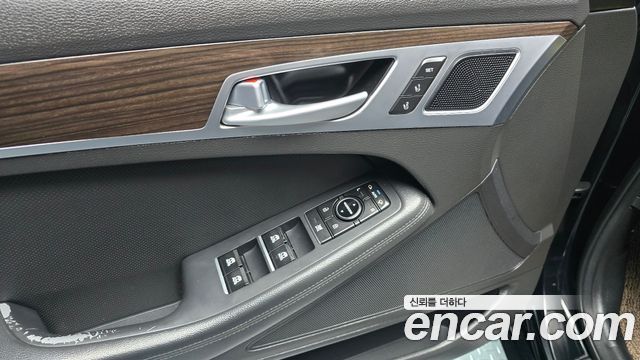 Genesis G80 2017 — photo 29