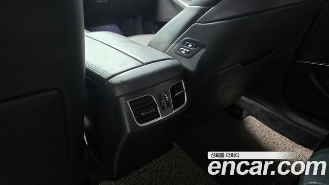 Genesis G80 2017 — photo 30