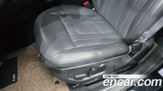 Genesis G80 2017 — photo 31