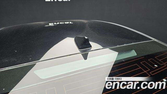 Genesis G80 2017 — photo 32