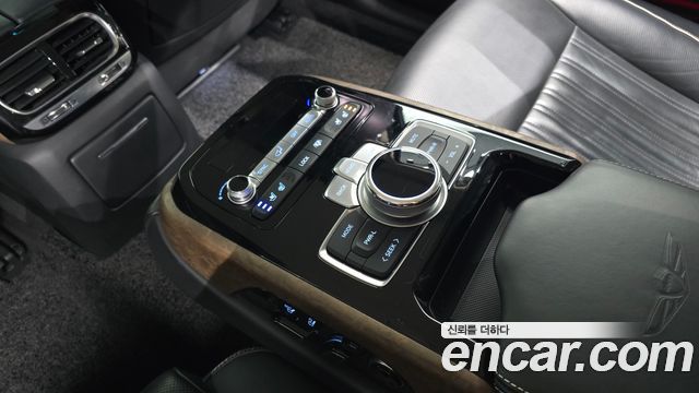 Genesis G90 2019 — photo 25