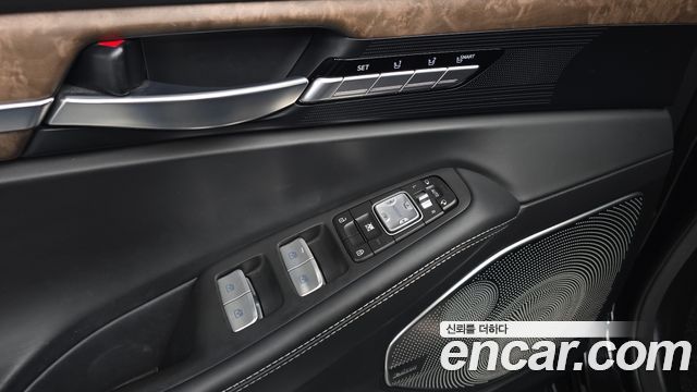Genesis G90 2019 — photo 32