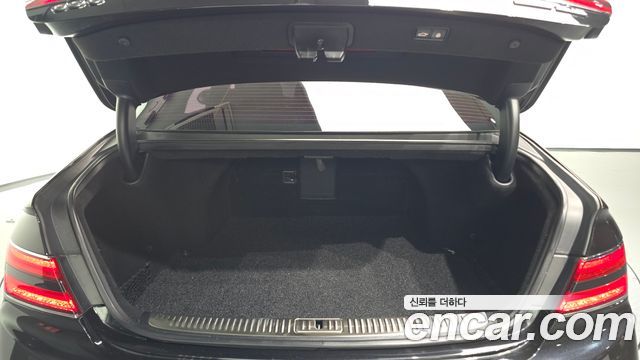 Genesis G90 2019 — photo 35