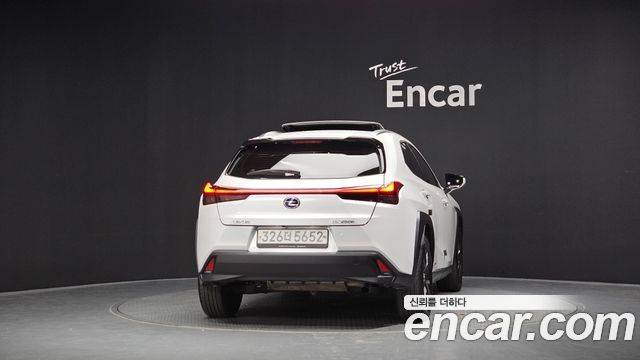Lexus UX 2019 — photo 4