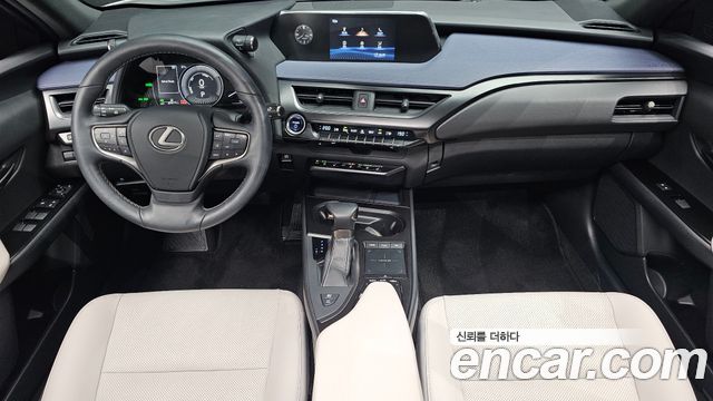 Lexus UX 2019 — photo 10