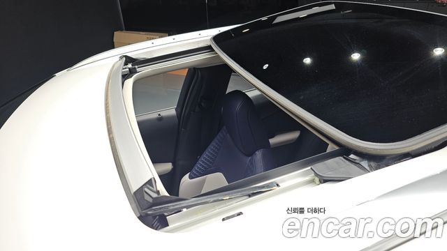 Lexus UX 2019 — photo 25