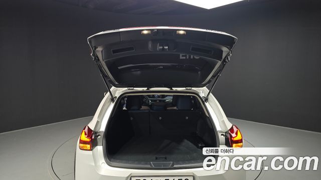 Lexus UX 2019 — photo 26