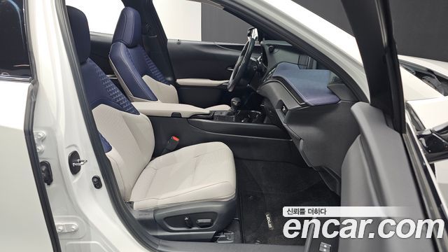 Lexus UX 2019 — photo 16