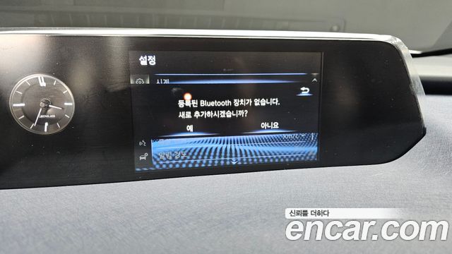 Lexus UX 2019 — photo 27
