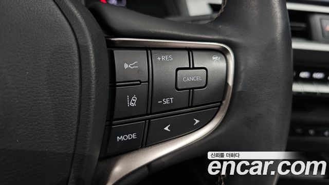 Lexus UX 2019 — photo 28