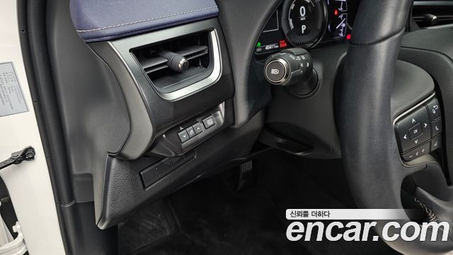 Lexus UX 2019 — photo 31