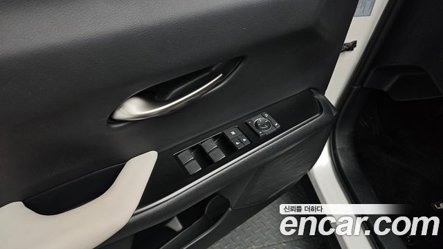 Lexus UX 2019 — photo 32