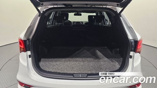Hyundai Santafe 2018 — photo 29