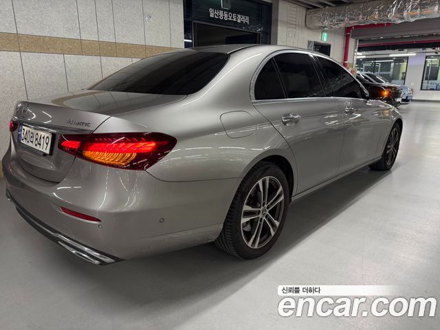 Mercedes-Benz E-Class 2022 — photo 2