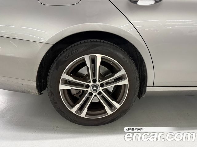 Mercedes-Benz E-Class 2022 — photo 5