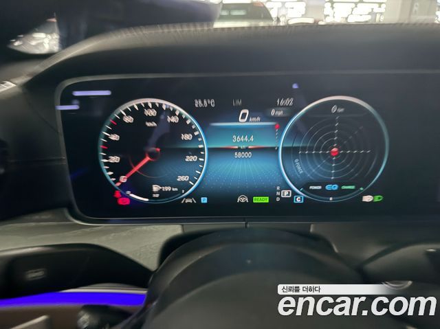 Mercedes-Benz E-Class 2022 — photo 7