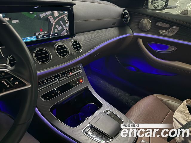 Mercedes-Benz E-Class 2022 — photo 11