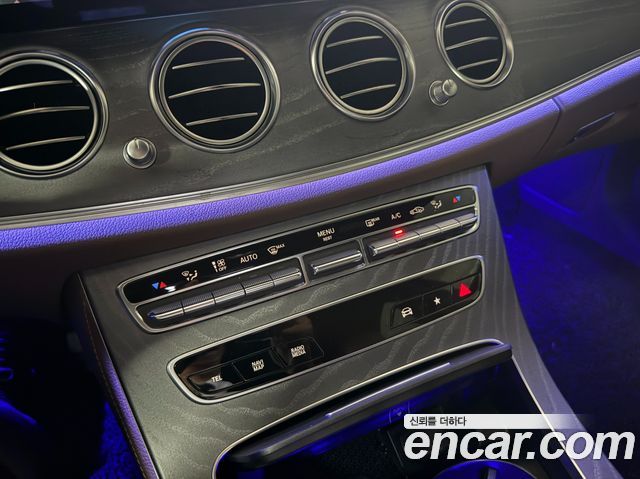 Mercedes-Benz E-Class 2022 — photo 15