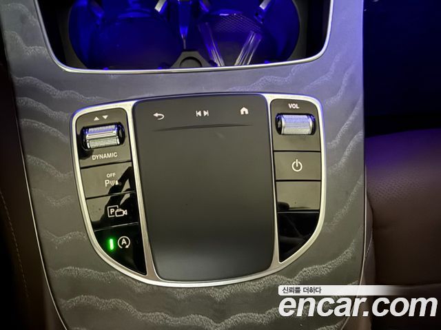 Mercedes-Benz E-Class 2022 — photo 16