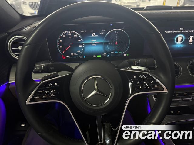 Mercedes-Benz E-Class 2022 — photo 17
