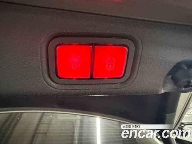 Mercedes-Benz E-Class 2022 — photo 19