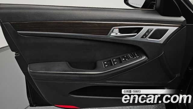 Genesis G80 2017 — photo 14