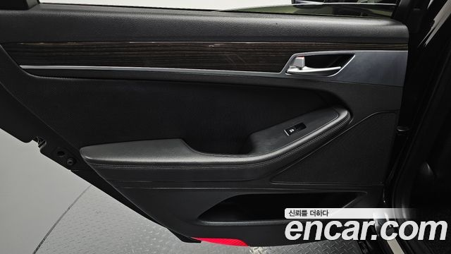 Genesis G80 2017 — photo 15