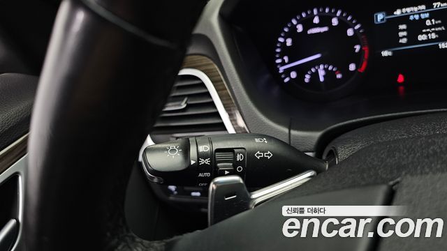 Genesis G80 2017 — photo 29