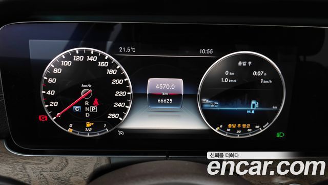 Mercedes-Benz E-Class 2019 — photo 11