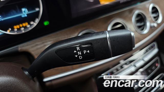 Mercedes-Benz E-Class 2019 — photo 12