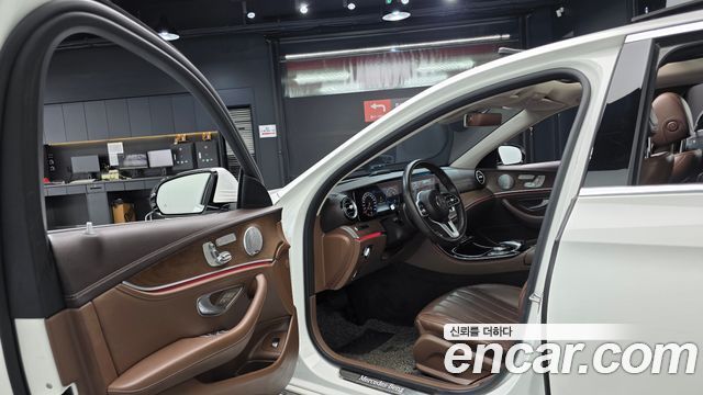 Mercedes-Benz E-Class 2019 — photo 13