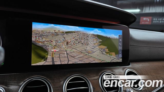 Mercedes-Benz E-Class 2019 — photo 22