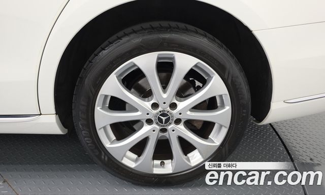 Mercedes-Benz E-Class 2019 — photo 7