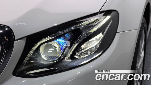 Mercedes-Benz E-Class 2019 — photo 8
