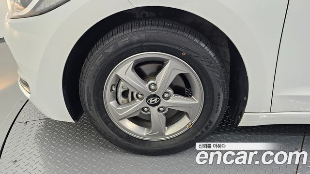 Hyundai AVANTE 2018 — photo 5
