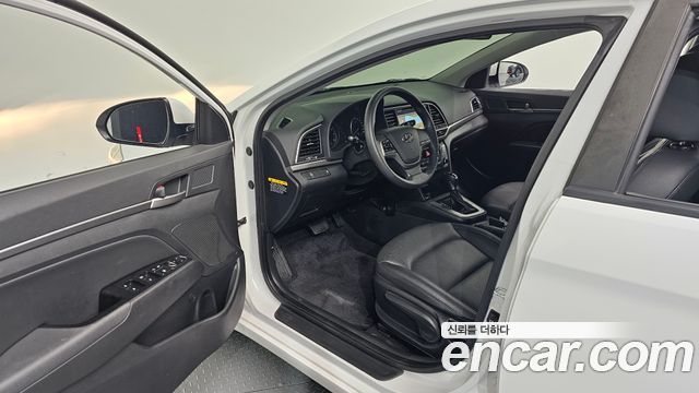 Hyundai AVANTE 2018 — photo 13