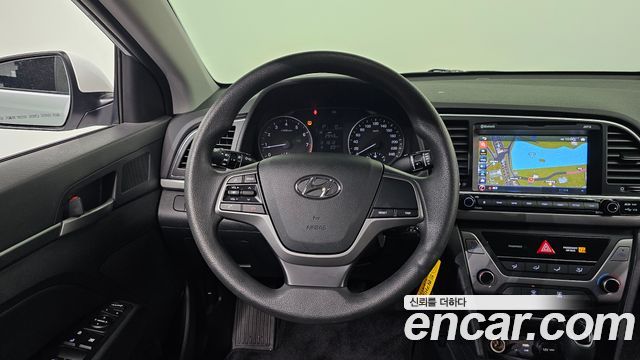 Hyundai AVANTE 2018 — photo 18