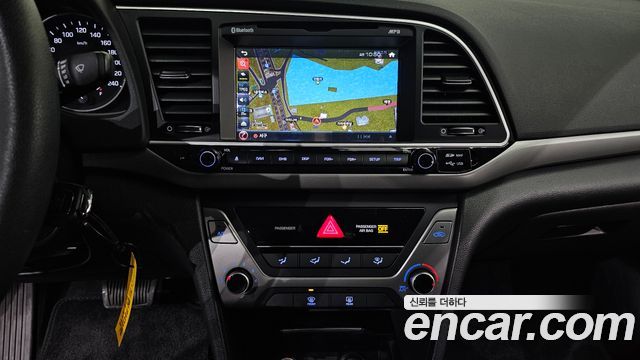Hyundai AVANTE 2018 — photo 19