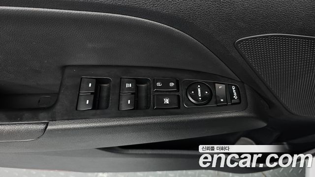 Hyundai AVANTE 2018 — photo 22