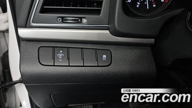 Hyundai AVANTE 2018 — photo 23