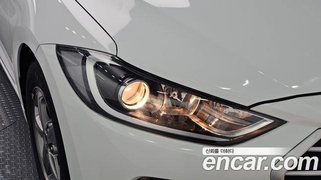 Hyundai AVANTE 2018 — photo 8