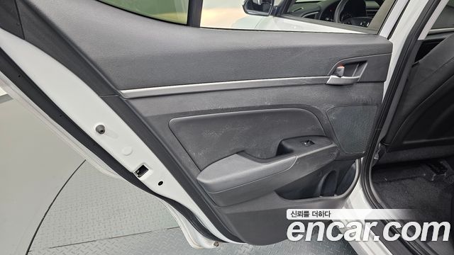 Hyundai AVANTE 2018 — photo 15