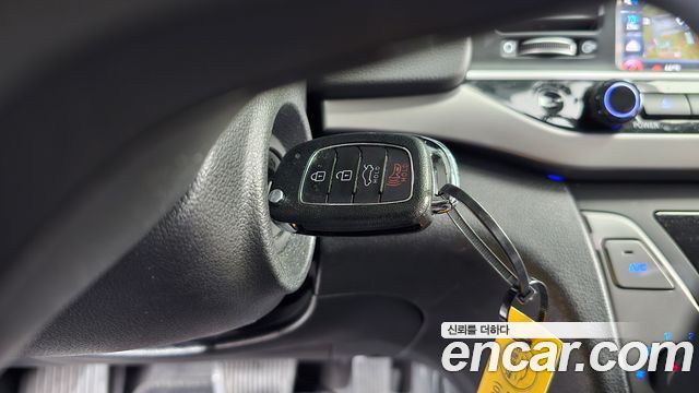 Hyundai AVANTE 2018 — photo 28