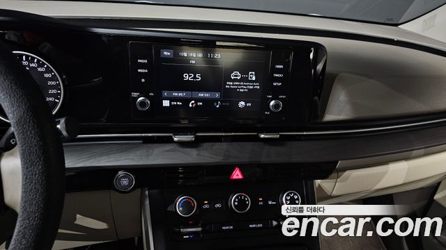 Kia Canival 2021 — photo 16