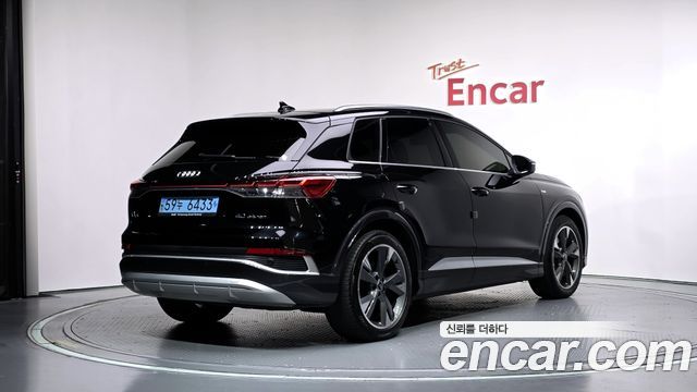 Audi Q4 e-tron 2022 — photo 2