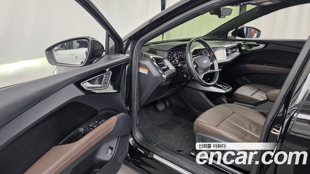 Audi Q4 e-tron 2022 — photo 13