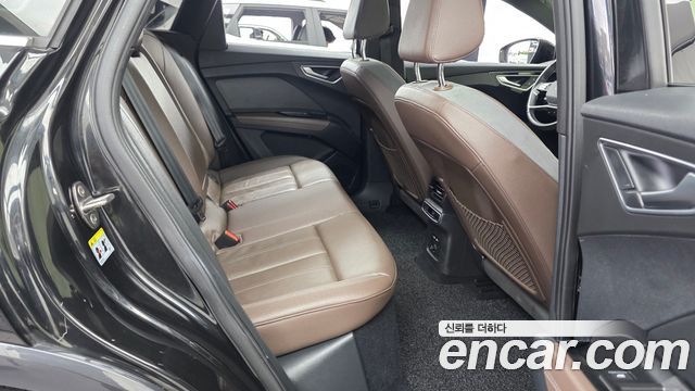 Audi Q4 e-tron 2022 — photo 17