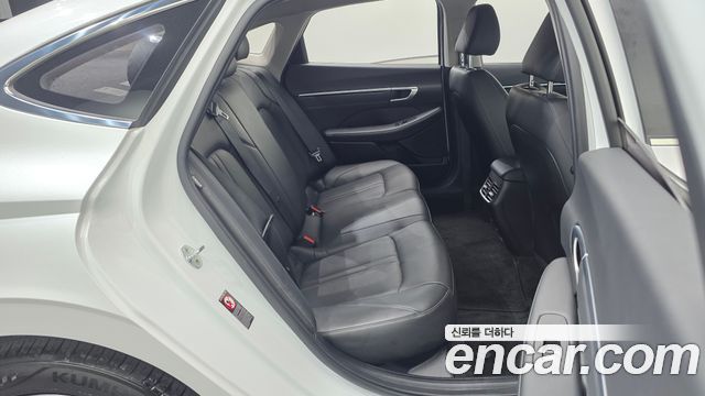 Hyundai Sonata 2022 — photo 11